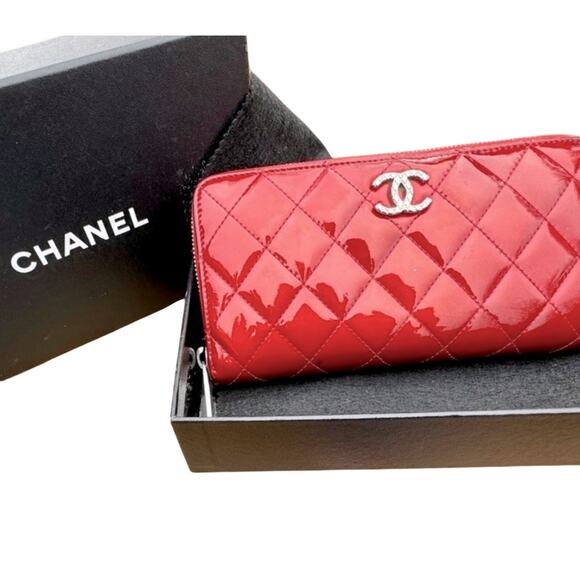 Authentic CHANEL CC Red Quilted Patent Leather Zip Wallet W/ Box - Picture 1 of 8